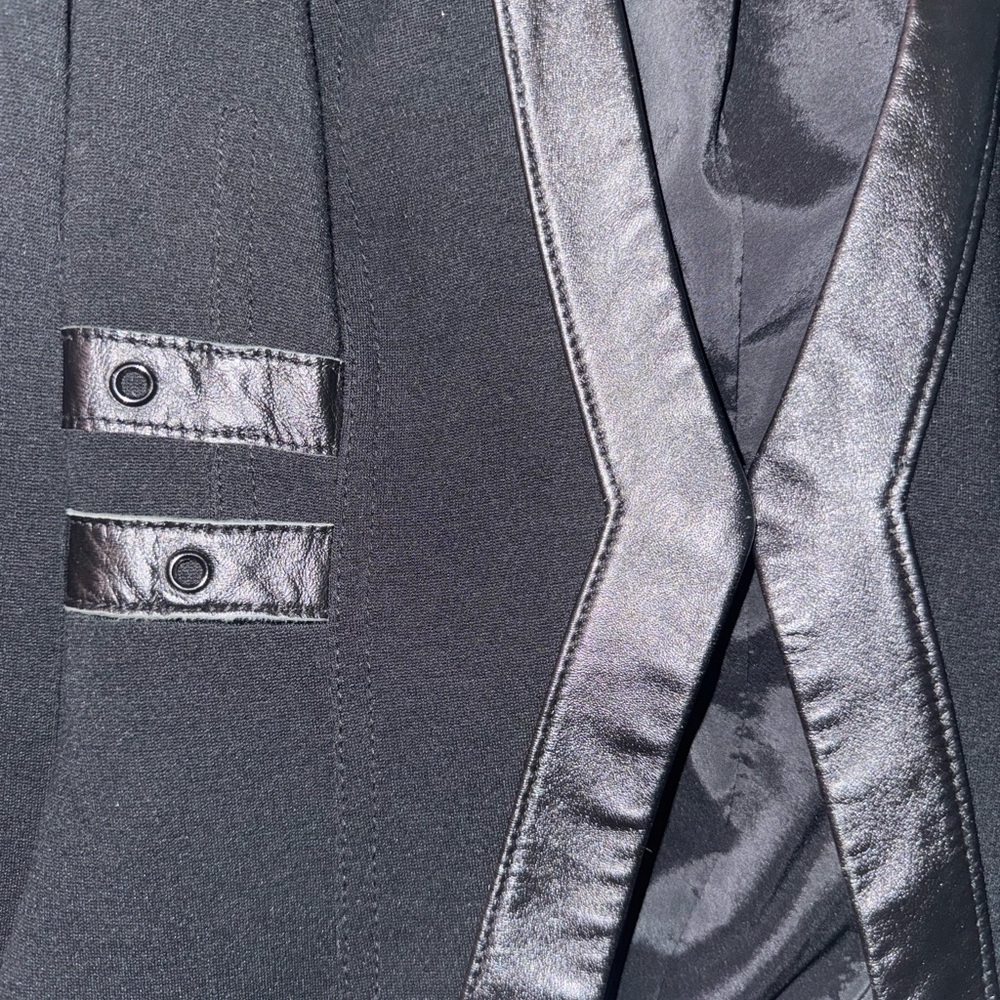 Sexy & Edgy Bebe Black Blazer Tailored Blazer w Faux Leather Detail - Picture 2 of 3
